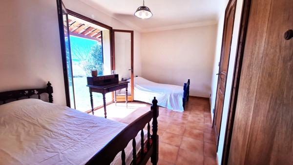 Maison à 6 pièces LAURIS (84) terrain 3136 m²