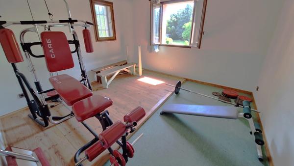 Maison à 6 pièces LAURIS (84) terrain 3136 m²