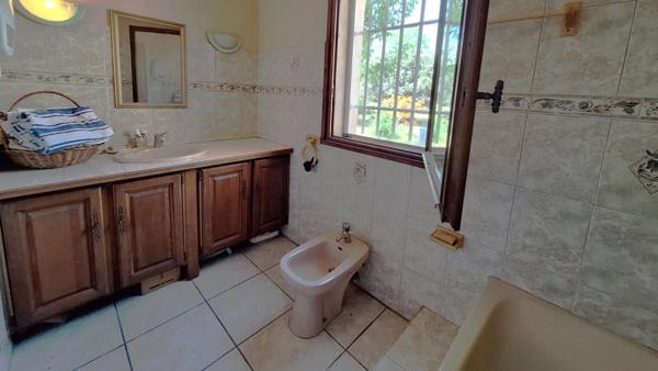 Maison à 6 pièces LAURIS (84) terrain 3136 m²