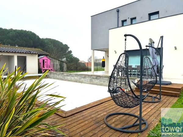 LONGAGES à 15 mn de MURET Maison Contemporaine en T6 de 163 m² GARAGE et PISCINE