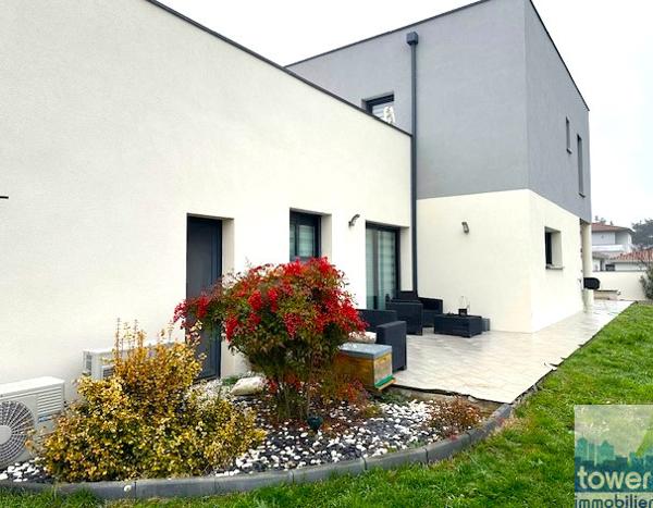 LONGAGES à 15 mn de MURET Maison Contemporaine en T6 de 163 m² GARAGE et PISCINE