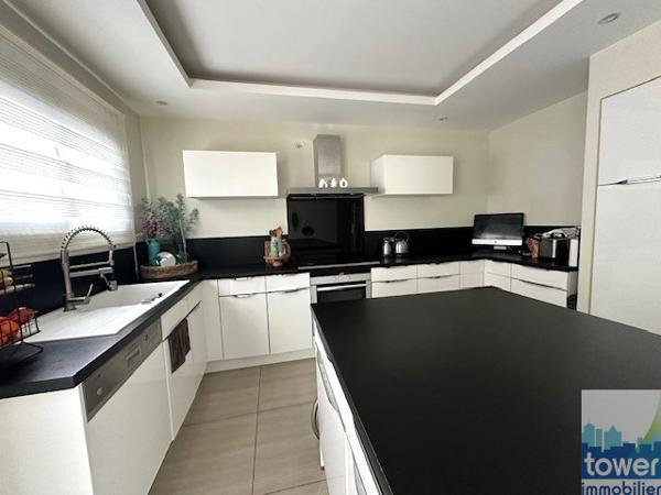 LONGAGES à 15 mn de MURET Maison Contemporaine en T6 de 163 m² GARAGE et PISCINE