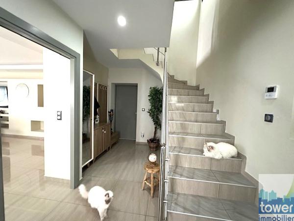 LONGAGES à 15 mn de MURET Maison Contemporaine en T6 de 163 m² GARAGE et PISCINE