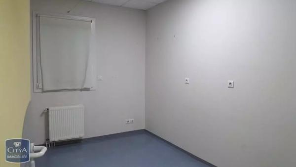 Vente local professionnel 443m²