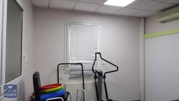 Vente local professionnel 443m²