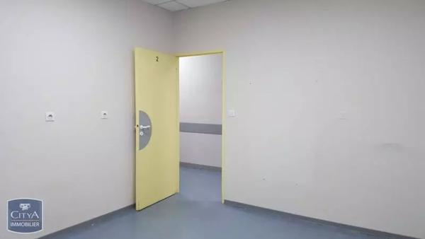 Vente local professionnel 443m²