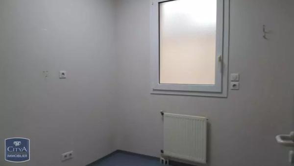 Vente local professionnel 443m²