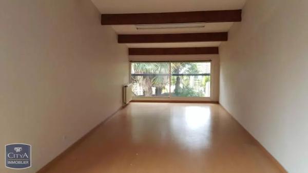 Vente local professionnel 443m²