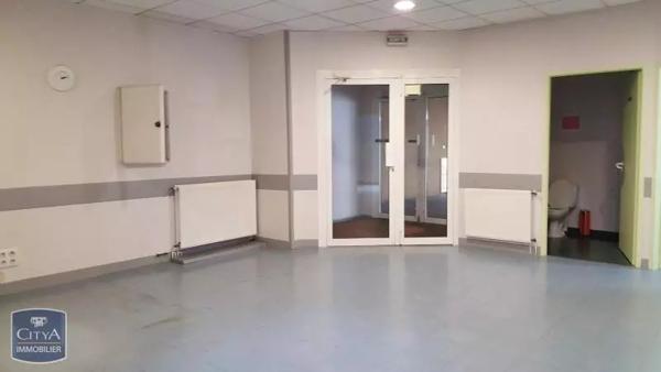 Vente local professionnel 443m²
