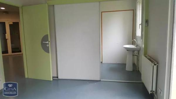 Vente local professionnel 443m²