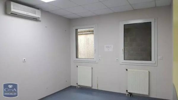 Vente local professionnel 443m²