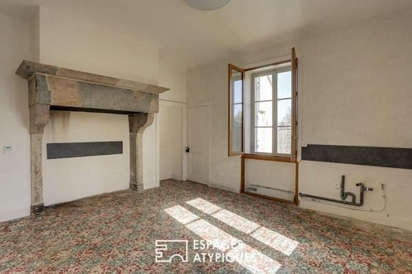 Ancien presbytère rénové sur les hauteurs d’un village de caractère