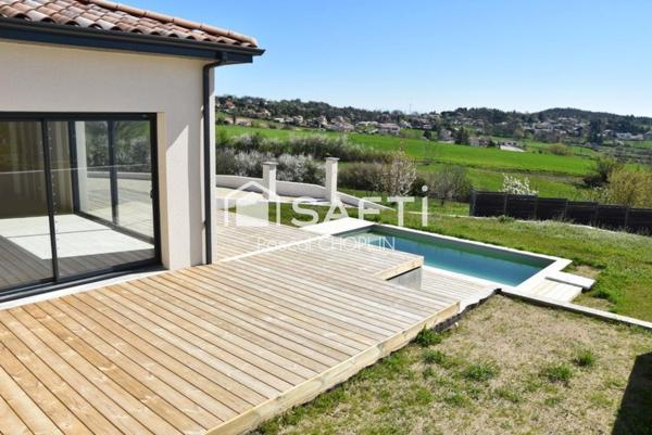 Magnifique villa lumineuse avec piscine et jolie vue
