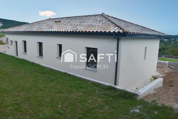 Magnifique villa lumineuse avec piscine et jolie vue