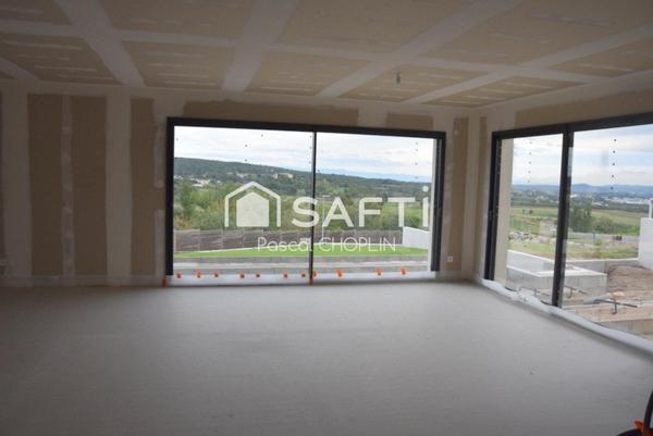 Magnifique villa lumineuse avec piscine et jolie vue