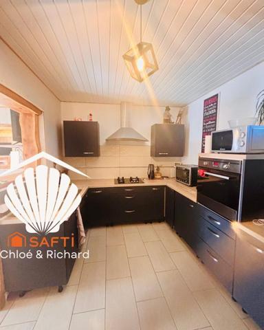 Beau corps de ferme avec une partie habitable de 190 m² + grange et un appartement indépendant.