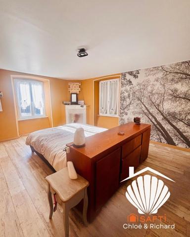 Beau corps de ferme avec une partie habitable de 190 m² + grange et un appartement indépendant.