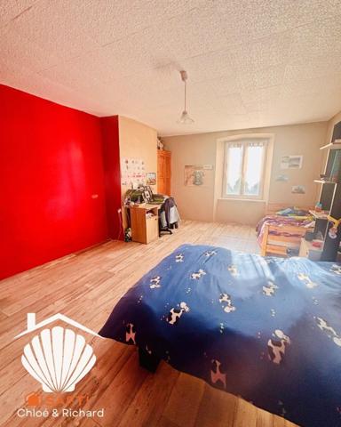 Beau corps de ferme avec une partie habitable de 190 m² + grange et un appartement indépendant.