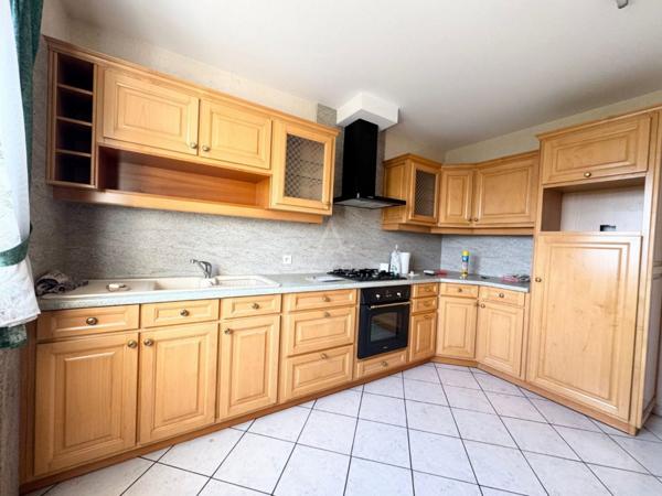 Maison avec vue panoramique et terrain généreux