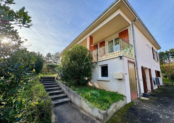 Maison avec vue panoramique et terrain généreux