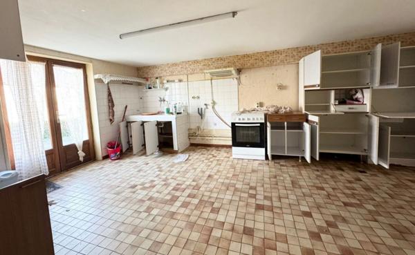 Maison avec vue panoramique et terrain généreux