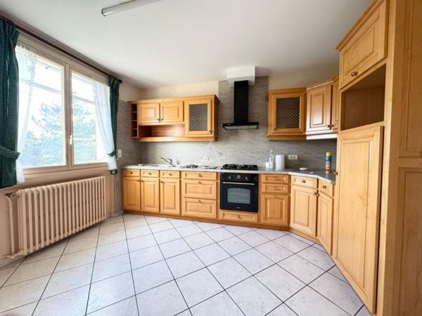 Maison avec vue panoramique et terrain généreux