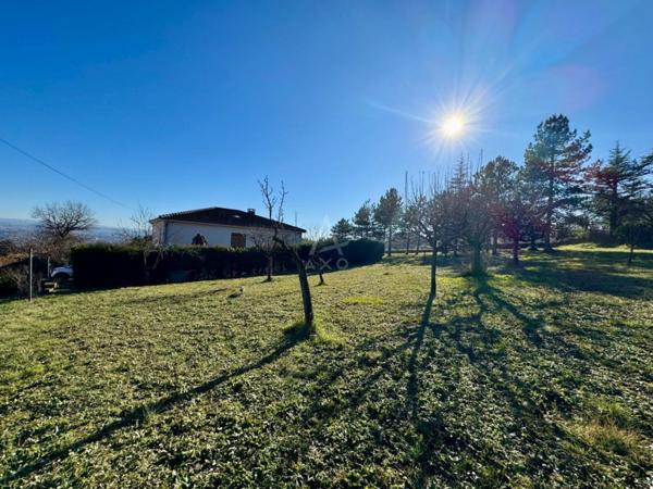Maison avec vue panoramique et terrain généreux