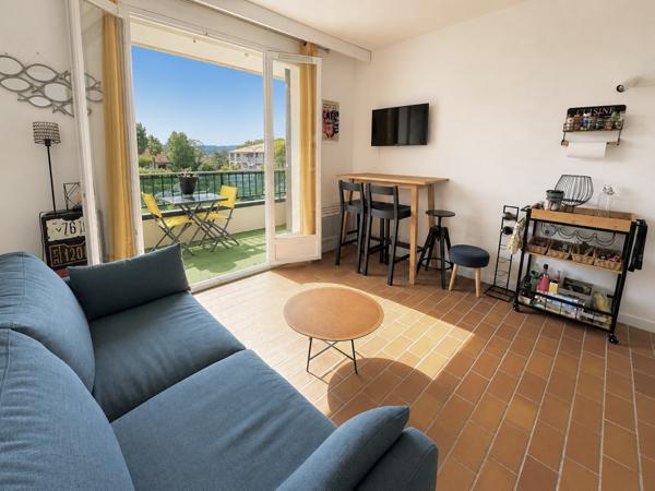 Saint-Cyr-sur-Mer (83270) Studio en parfait état - proche plages et port
