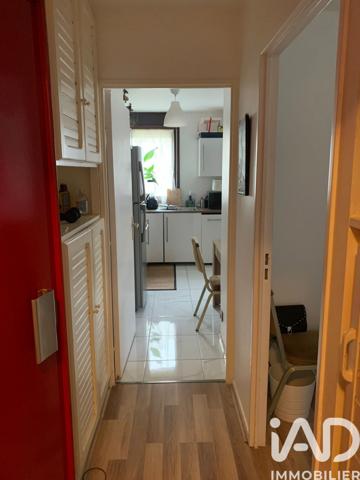 Location appartement 3 pièces 55 m² Courbevoie