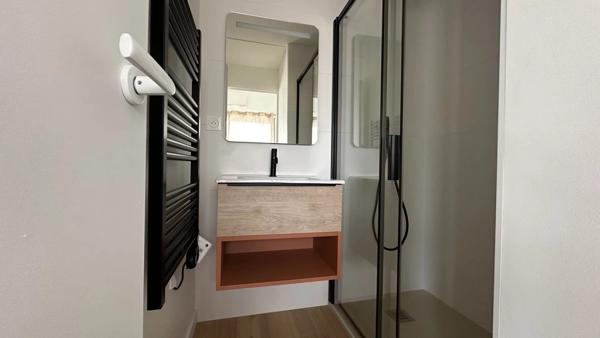 Maison atypique avec son jardin secret au cœur de Lafond