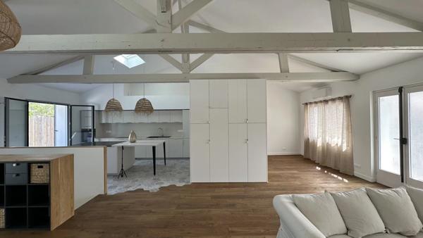 Maison atypique avec son jardin secret au cœur de Lafond