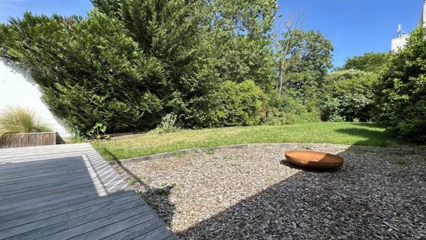 Maison atypique avec son jardin secret au cœur de Lafond