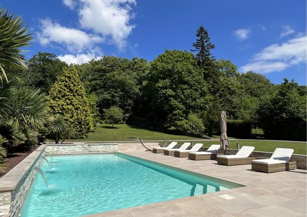 Wimille (62126) Belle demeure ancienne sur un parc de 7 500m² avec dépendance et piscine.