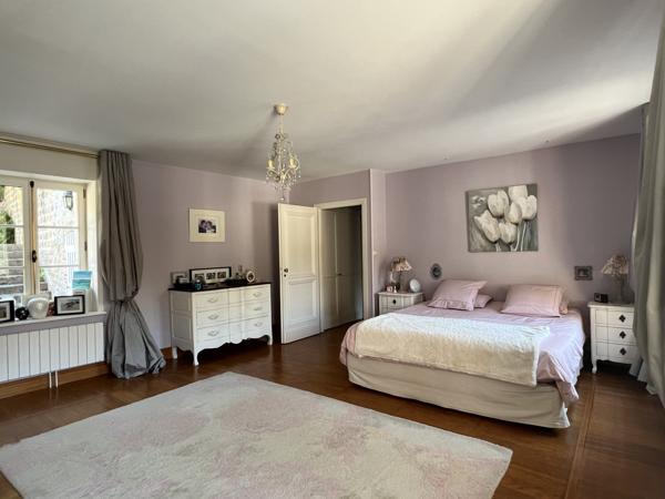 Wimille (62126) Belle demeure ancienne sur un parc de 7 500m² avec dépendance et piscine.