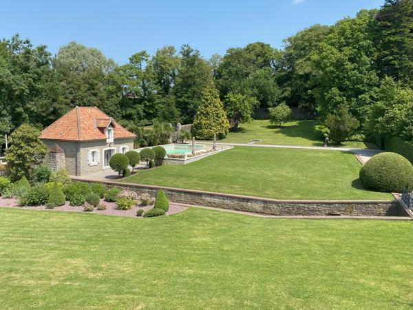 Wimille (62126) Belle demeure ancienne sur un parc de 7 500m² avec dépendance et piscine.