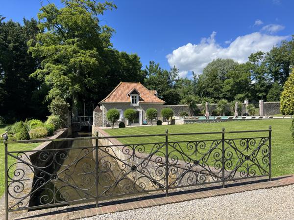 Wimille (62126) Belle demeure ancienne sur un parc de 7 500m² avec dépendance et piscine.