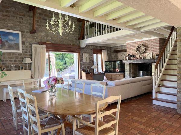 Wimille (62126) Belle demeure ancienne sur un parc de 7 500m² avec dépendance et piscine.