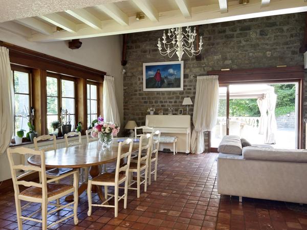 Wimille (62126) Belle demeure ancienne sur un parc de 7 500m² avec dépendance et piscine.