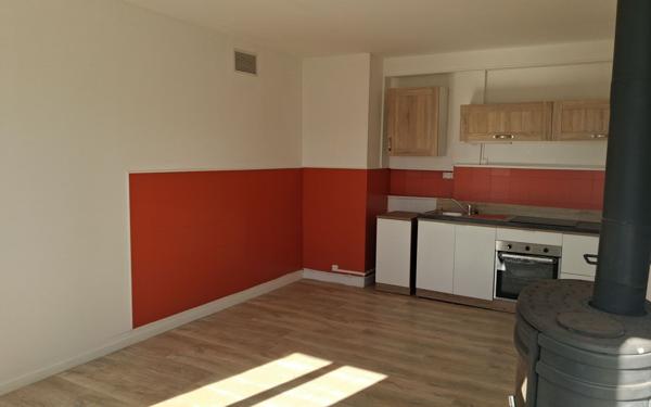 Maison à louer    3 pièces •  Surville