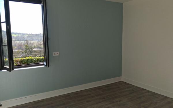 Maison à louer    3 pièces •  Surville