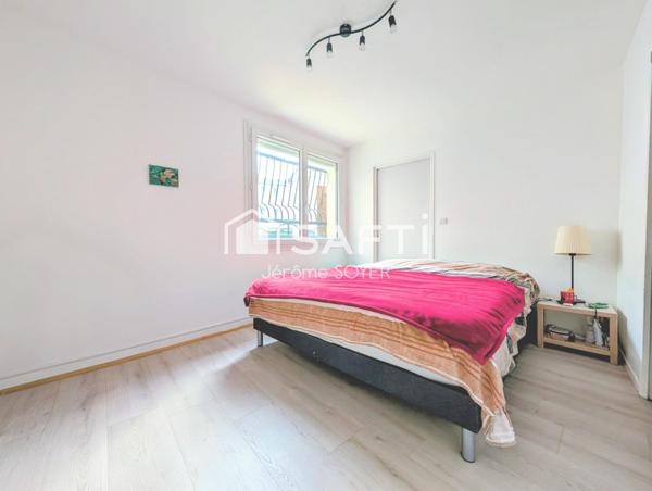 ENSEMBLE DE 2 MAISONS + HANGAR EN CENTRE-VILLE