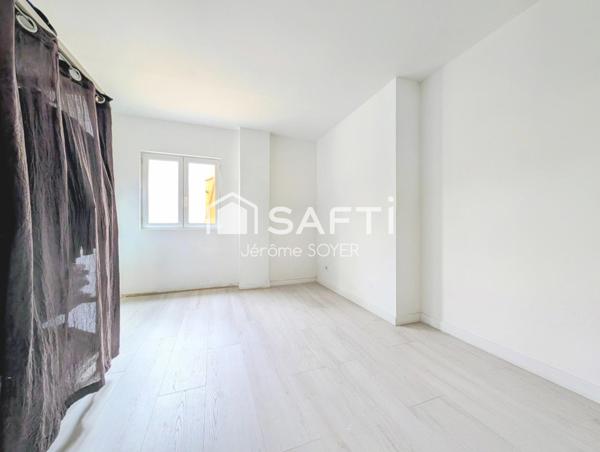 ENSEMBLE DE 2 MAISONS + HANGAR EN CENTRE-VILLE