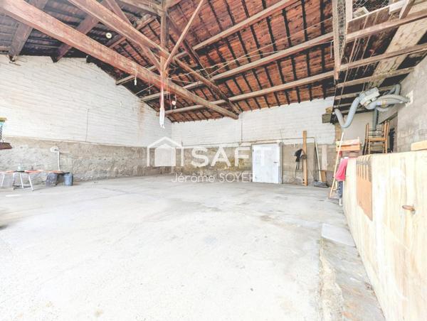 ENSEMBLE DE 2 MAISONS + HANGAR EN CENTRE-VILLE