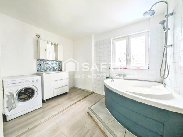 ENSEMBLE DE 2 MAISONS + HANGAR EN CENTRE-VILLE