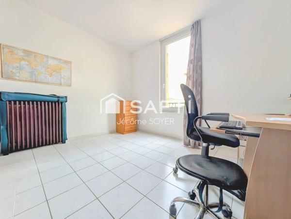 ENSEMBLE DE 2 MAISONS + HANGAR EN CENTRE-VILLE