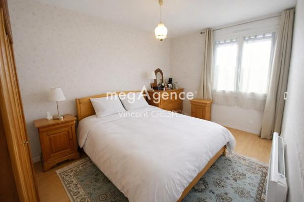 Maison à AMBRIERES-LES-VALLEES, 53300 - 4 pièces 83m²