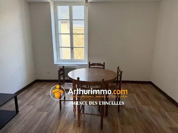 Location                                                      Appartement
                        
                     3 pièces                      40 m2                     à Martigné-Ferchaud