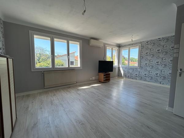 Mitoyenne 1 côté - 6 pièces - 102 m²