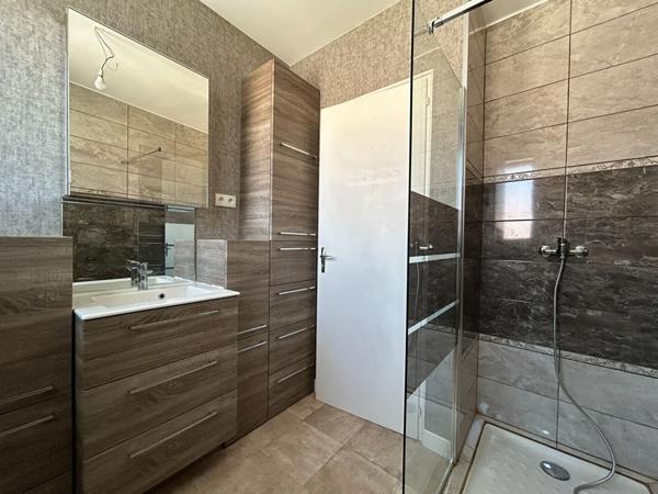 Mitoyenne 1 côté - 6 pièces - 102 m²