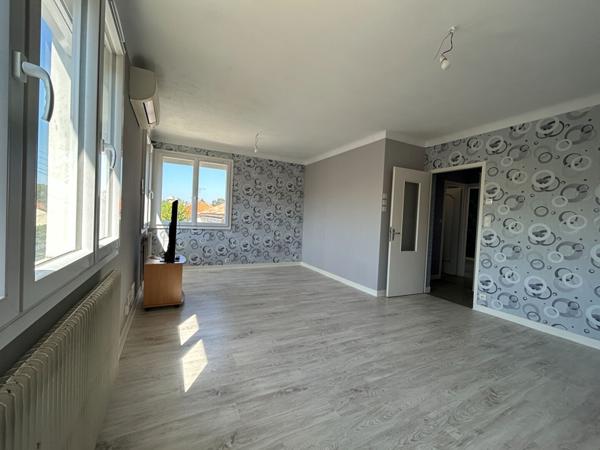 Mitoyenne 1 côté - 6 pièces - 102 m²